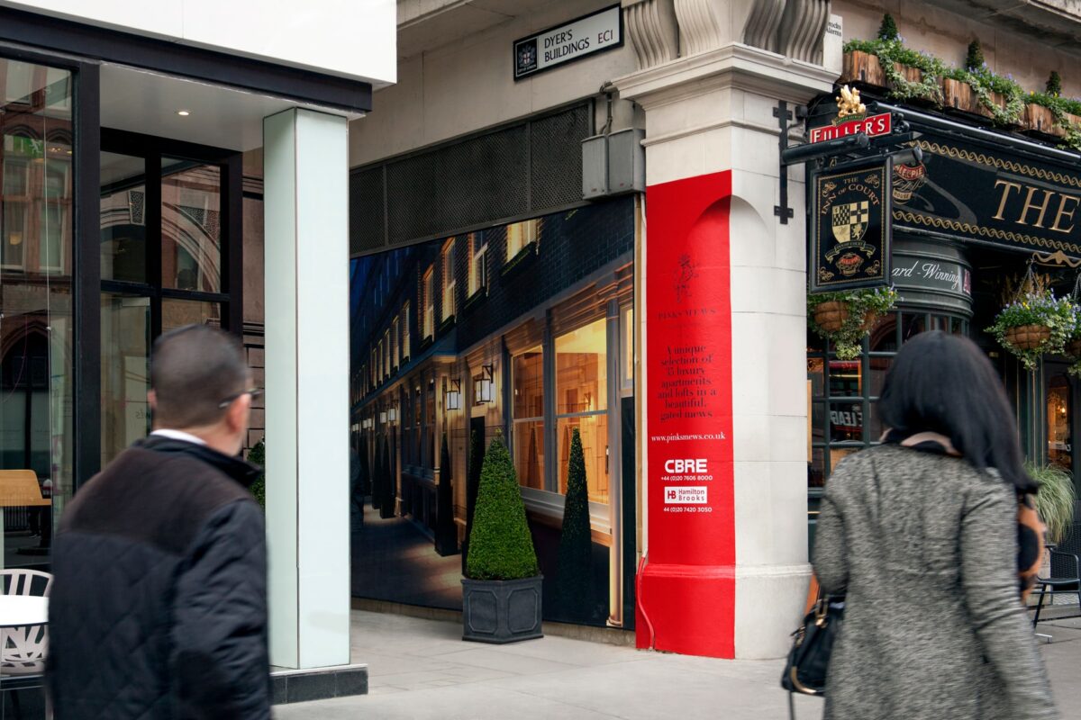 Tensioned banner system applied to a site hoarding