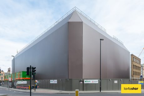 Construction site printed screen to cover scaffolding by Lavastar