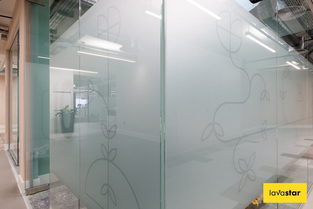 Glass partitioning film design in the office space